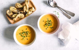 Græskarsuppe Med Twistede Brød